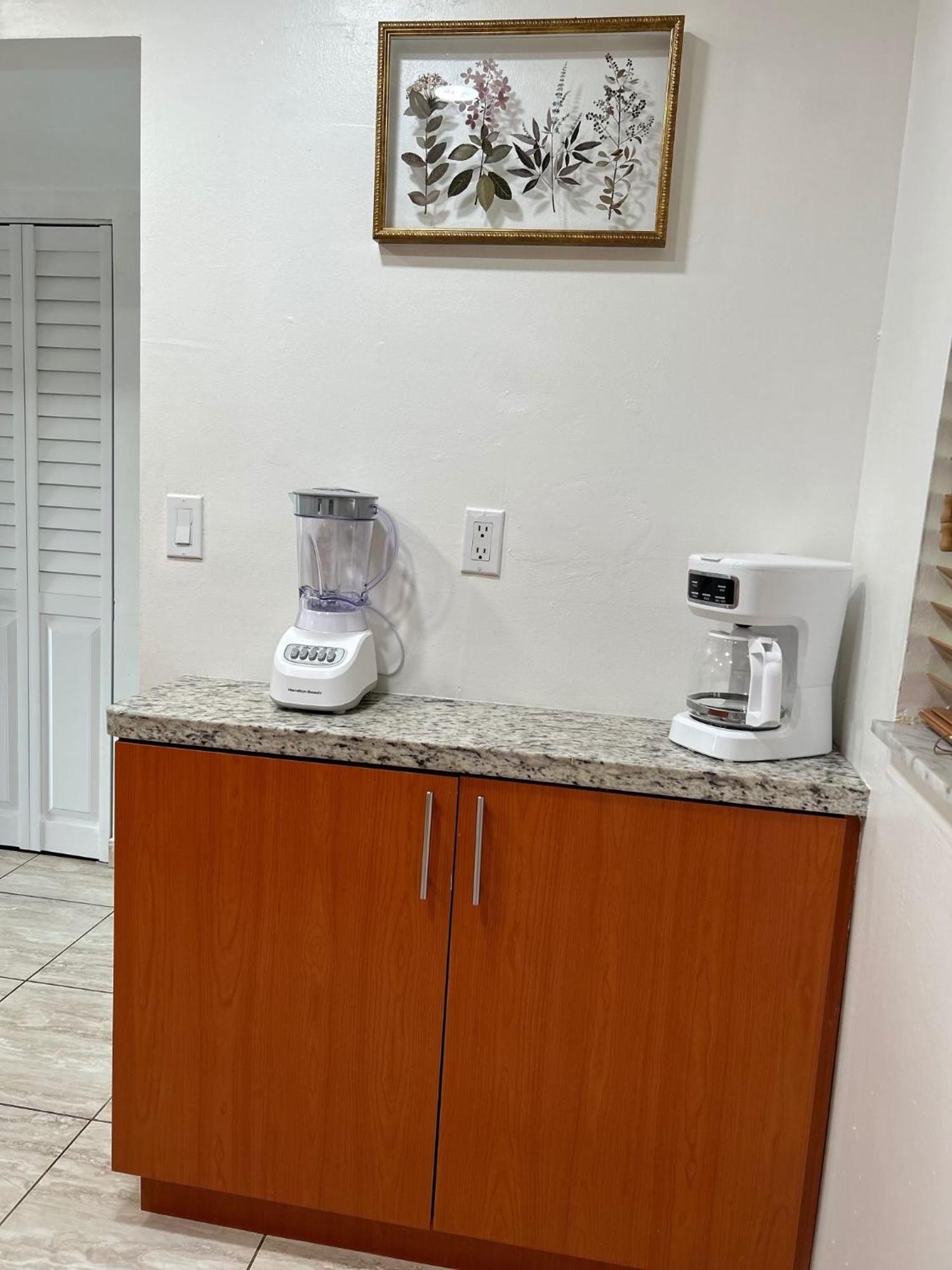 Beautiful Apartment With Very Elegant Colonial Decoration Tamiami Exterior photo
